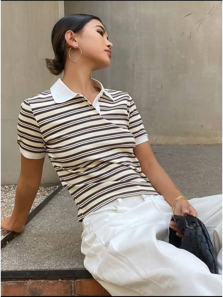 The Margaux Striped Rib-Knit Polo — Toffee